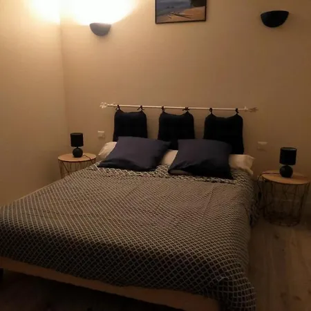 Maison A 400 M De La *